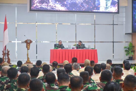 Pangdam VI/Mlw Kunjungi Makorem 091/ASN: Tekankan Keimanan dan Disiplin Prajurit Pangdam VI/Mulawarman, Mayjen TNI Krido Pramono, S.H., M.S.i., melaksanakan kunjungan kerja (Kungker) ke Markas Komando Resor Militer (Makorem) 091/Aji Surya Natakesuma (ASN) di Jalan Gajah Mada, Samarinda, pada Rabu (22/4/2026).
