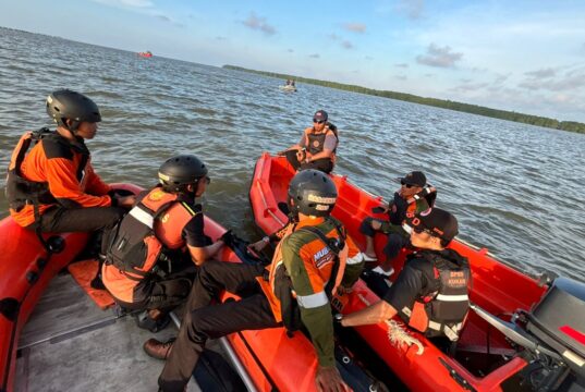 Nelayan Hilang di Muara Badak, Tim SAR Sisir Perairan Sejak Siang Seorang nelayan asal Kecamatan Muara Badak dilaporkan hilang setelah diduga terseret arus deras saat beraktivitas di perairan Muara Badak Ulu, Kabupaten Kutai Kartanegara, Kalimantan Timur, Kamis (30/4/2026). (dok:ist)