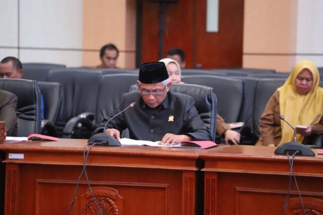 Ketua Fraksi PKS-NasDem DPRD Bontang, Suharno saat membacakan pandangan fraksi (dok: Ist)