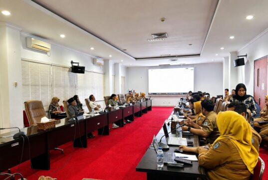 DPRD Bontang Pertanyakan Munculnya Kembali Raperda Penyelenggaraan Penanaman Modal Rapat pembahasan Raperda penanaman modal DPRD Bontang bersama tim asistensi. (dok: koranseruya)