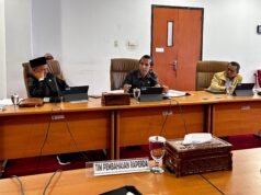Revisi Perda Pendidikan Diharapkan Buka Peluang Lebih Cepat bagi Guru Penerima Insentif Ketua Komisi A DPRD Bontang, Heri Keswanto (tengah)