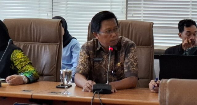 bontang Kepala Bidang Perencanaan, Pengendalian dan Evaluasi Pembangunan Daerah, Syarifuddin dalam Rapat Pembahasan Perda bersama DPRD Bontang (foto:koranseruya)
