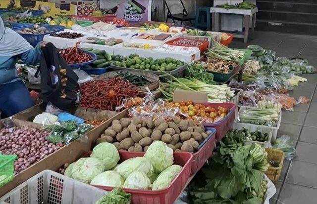 bontang Pedagang sayur di Pasar Taman Rawa Indah Bontang (foto:seruya)