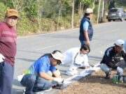Tanpa APBD, 7 Kilometer Median Jalan Soekarno-Hatta Dicet Serentak Tim DKUMPP melakukan pengecetan di Jalan Soekarno-Hatta (foto:ppiddkumpp)