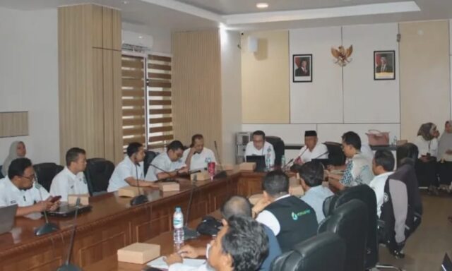 Rakor lintas sektor dalam rangka percepatan proses perizinan pembangunan SPBU baru Bontang, yang digelar di Ruang Rapat DPMPTSP (foto:ist)