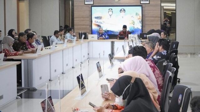 WhatsApp Image 2026-10-02 at 7.23.59 PM Rapat Koordinasi Pelaksanaan Program Pro RT Plus dipimpin Asisten Perekonomian dan Pembangunan Kota Bontang, Sony Suwito Adicahyono, didampingi Kepala Bapperida Bontang Syahruddin (foto:bapperida)